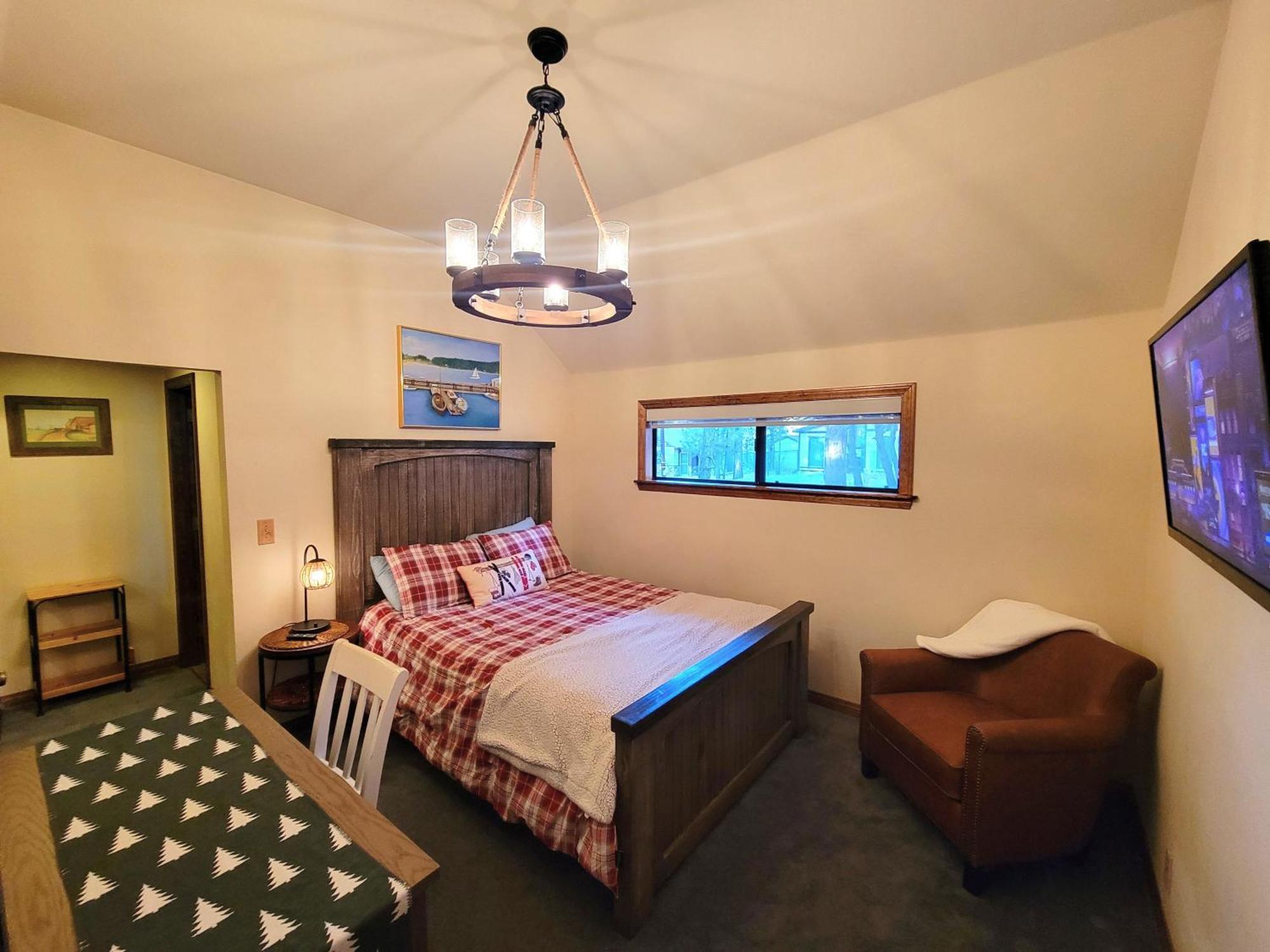 Four Seasons Getaway-Private Hot Spa With Pine Tree Views-Walk To Village And Pineknot Trailhead-Plus King Bed! Big Bear Lake Esterno foto